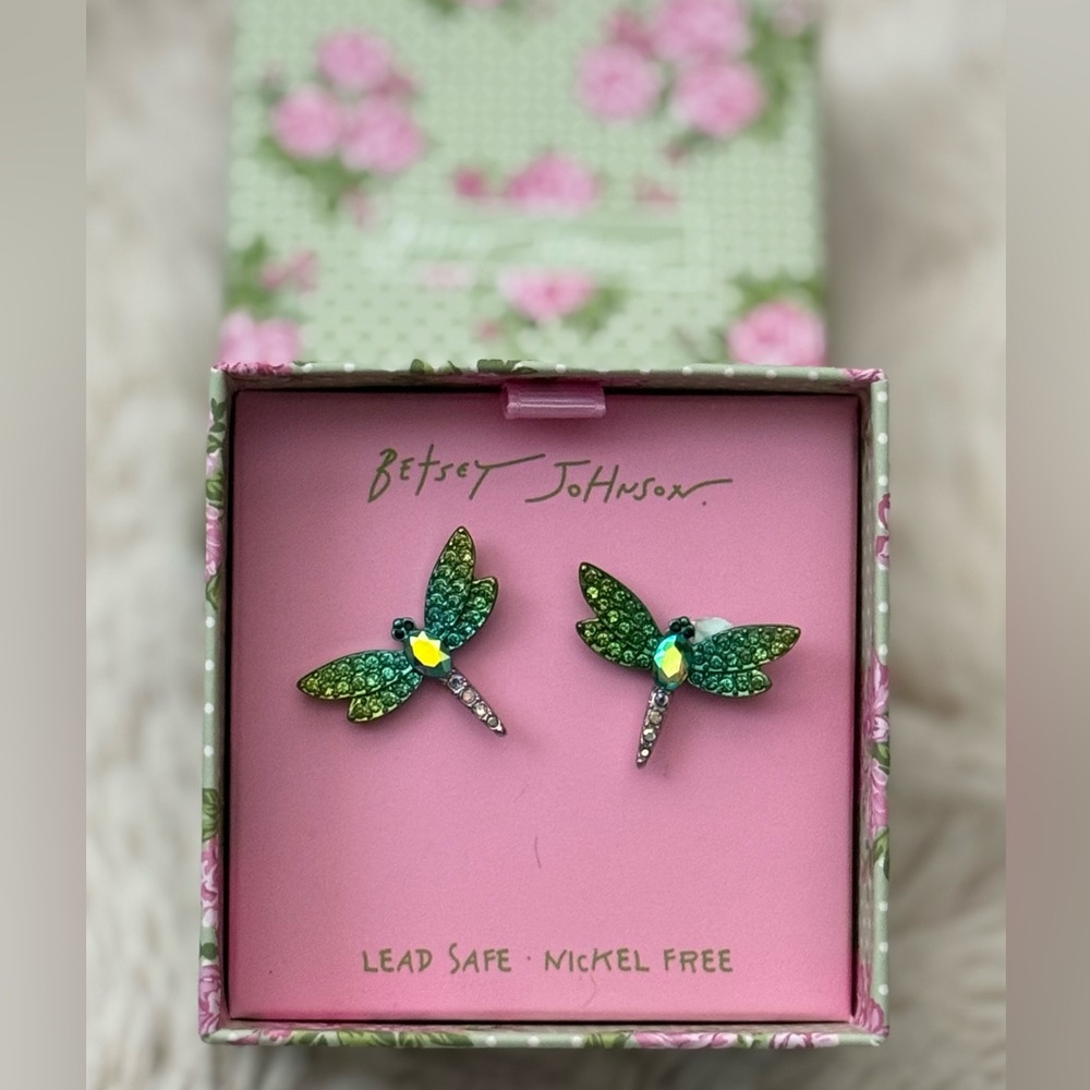 Betsey Johnson NIB Green Dragonfly Earrings for Spring Ready Mother’s Day